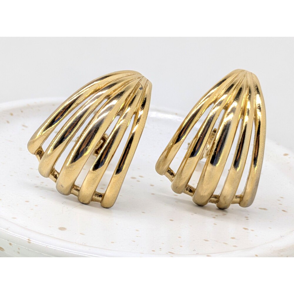 Signed Trifari Gold Tone Clip On Earrings Vintage Ribbed Swirl Statement 1.29 in